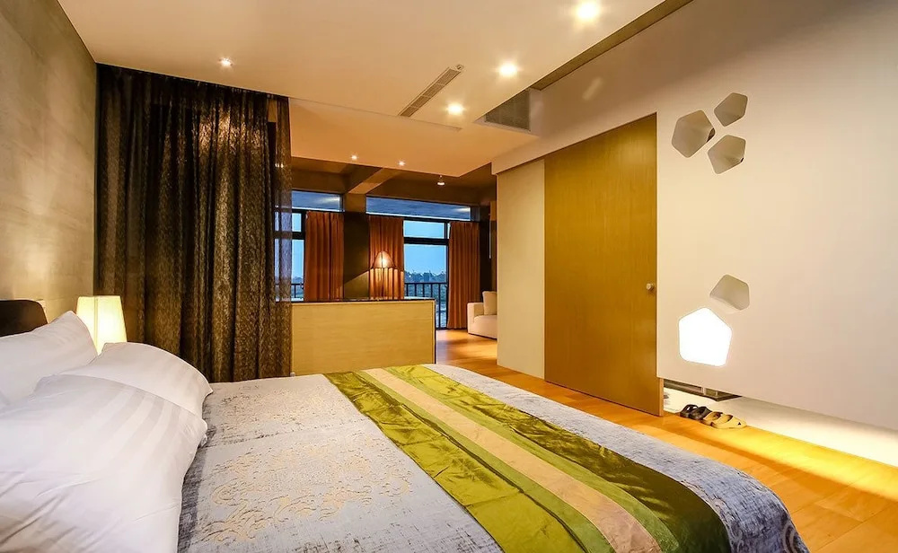 Luxury Double room with balcony (full double bed)