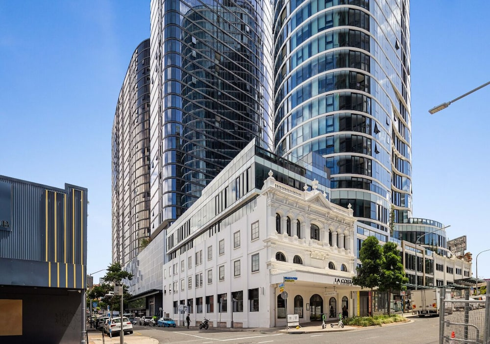 City Lights Retreat – Fortitude Valley