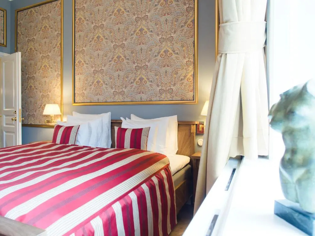 Deluxe Double room (full double bed)