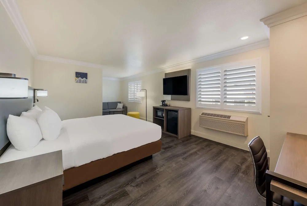 Double Suite (full double bed)