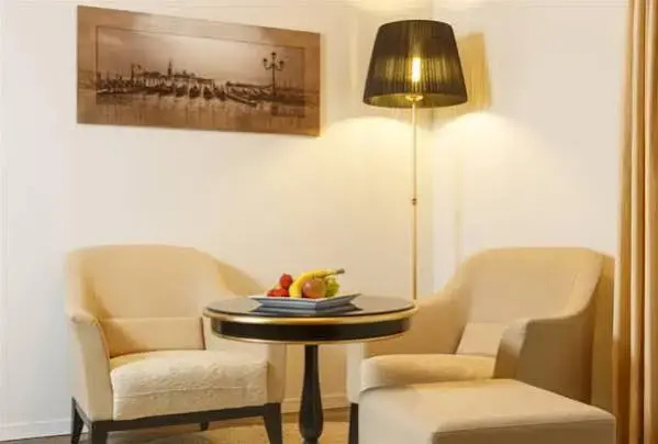 Business Hotel First - Général