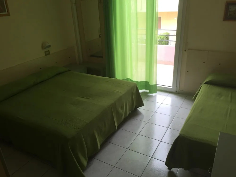 Standard Triple room with balcony