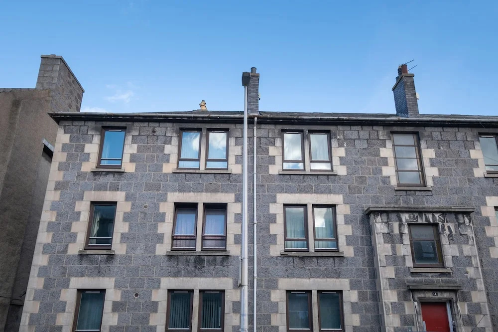Novelty Suites - Roslin Street