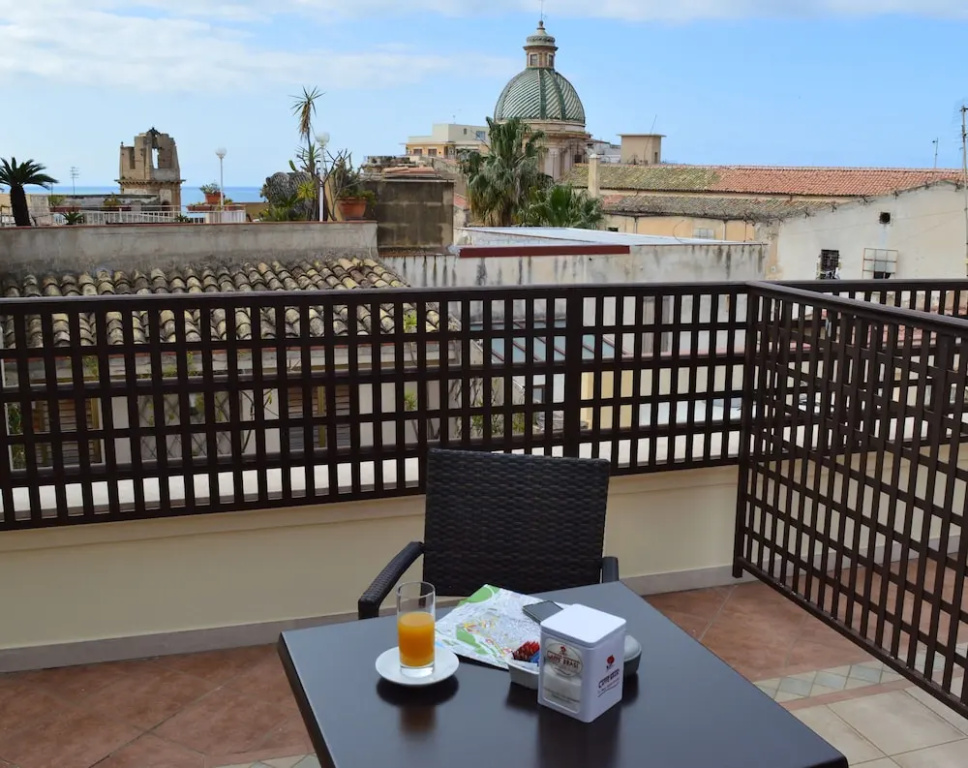 Superior Double room with partial sea view (full double bed)