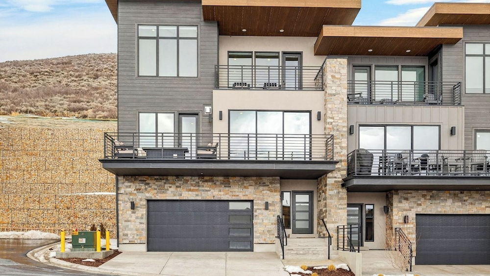 Apex Ridge Retreat by Avantstay Private Hot Tub + Fireplace + Mountain Views + Near Deer Valley East