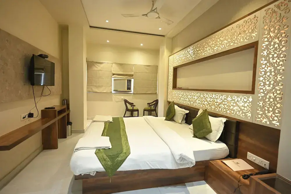 Executive Double room (full double bed)