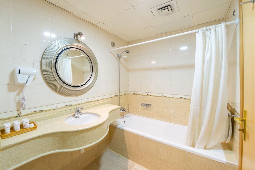 Crystal Plaza Hotel