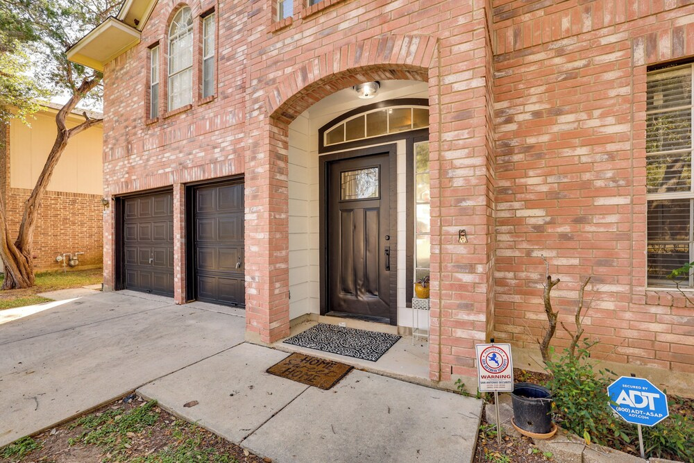 3 Mi to Randolph Afb: San Antonio Area Home
