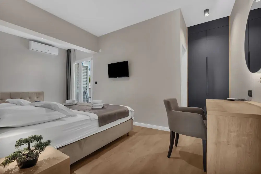Standard Double room (full double bed)