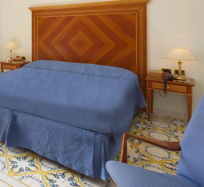 Internal Double room (full double bed)