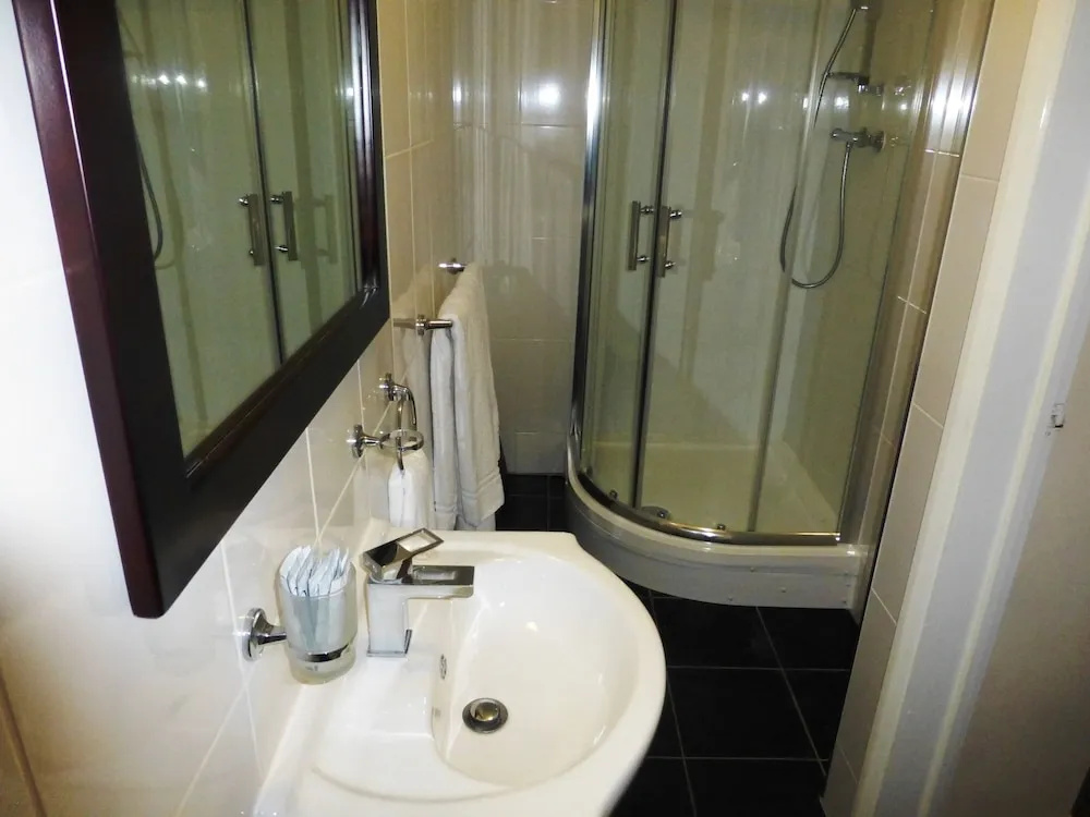 Esplanade Hotel - Clacton On Sea (Beachfront Hotel) by OYO - Chambres