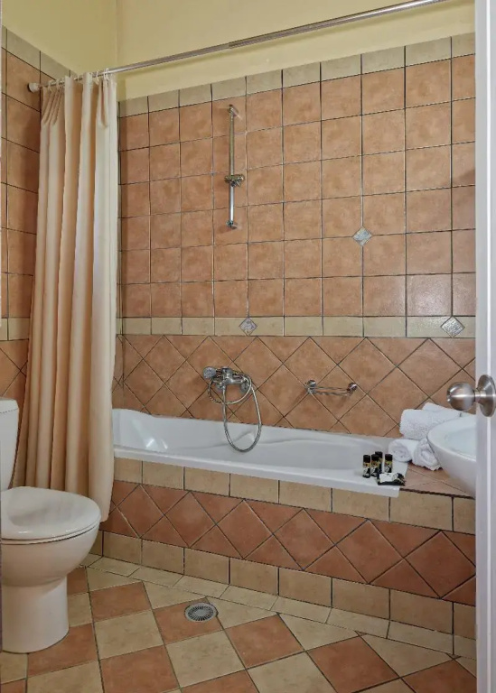 1 Bedroom Bungalow with garden view