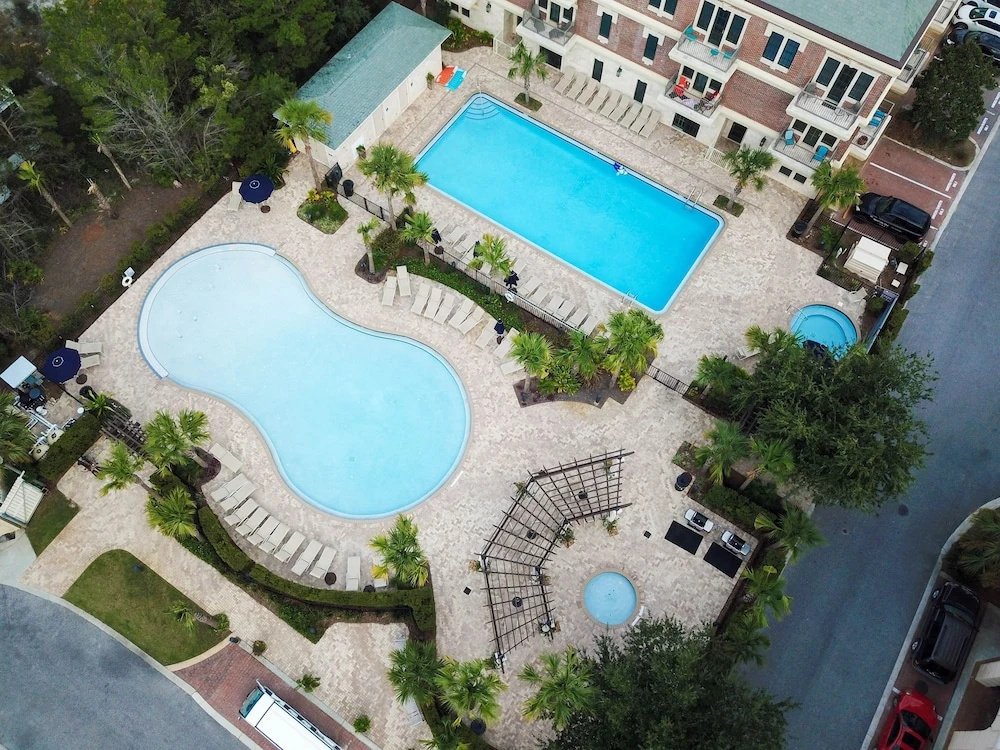 The Flipside 30A - 3 Br condo by RedAwning