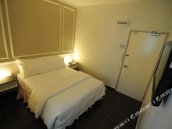 Luscious Hotel