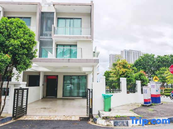112 Corner Terrace 6BR 6Bath 18pax Near SPICE/USM/QUEENSBAY
