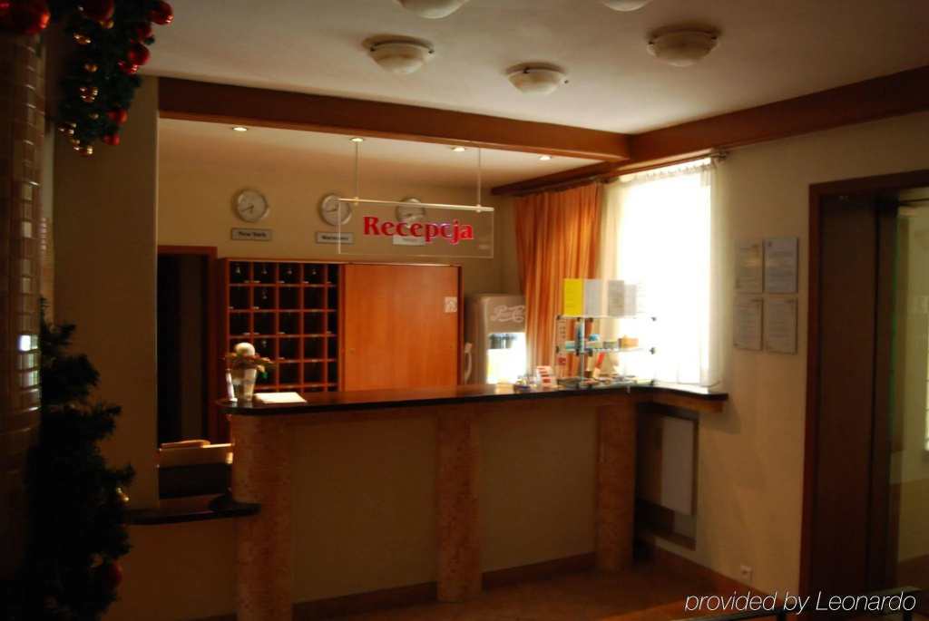 Lobby & Reception