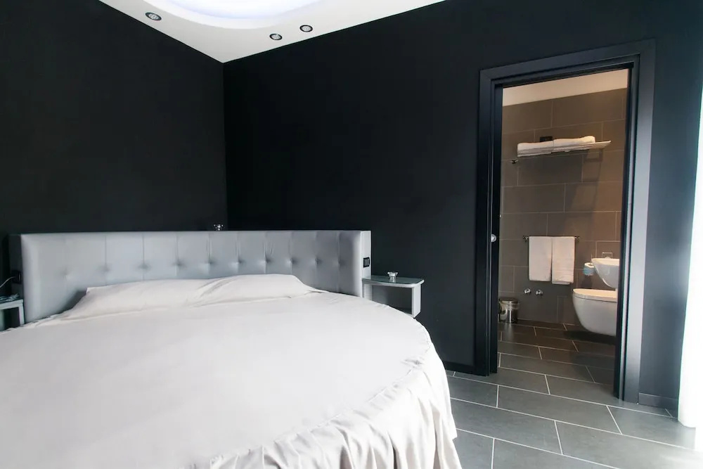 Deluxe Double room with balcony (full double bed)