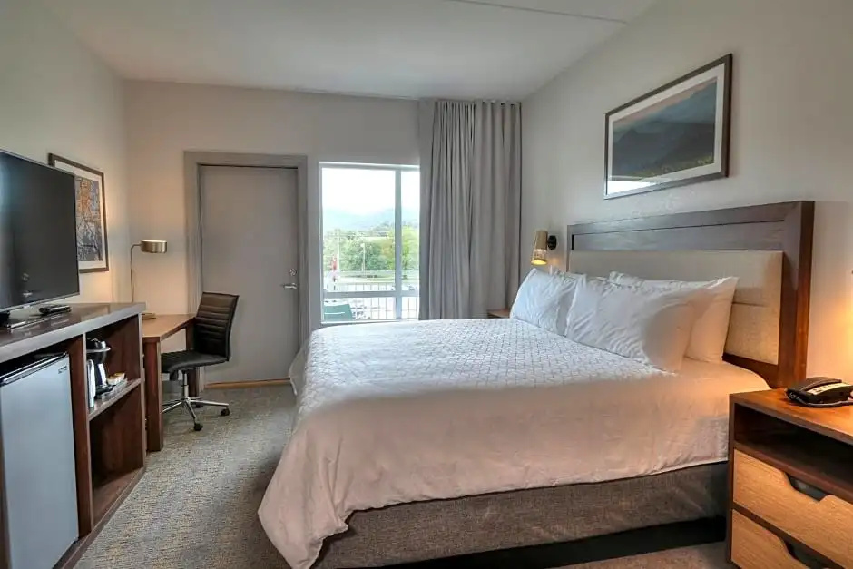 Standard Double room with balcony (full double bed)