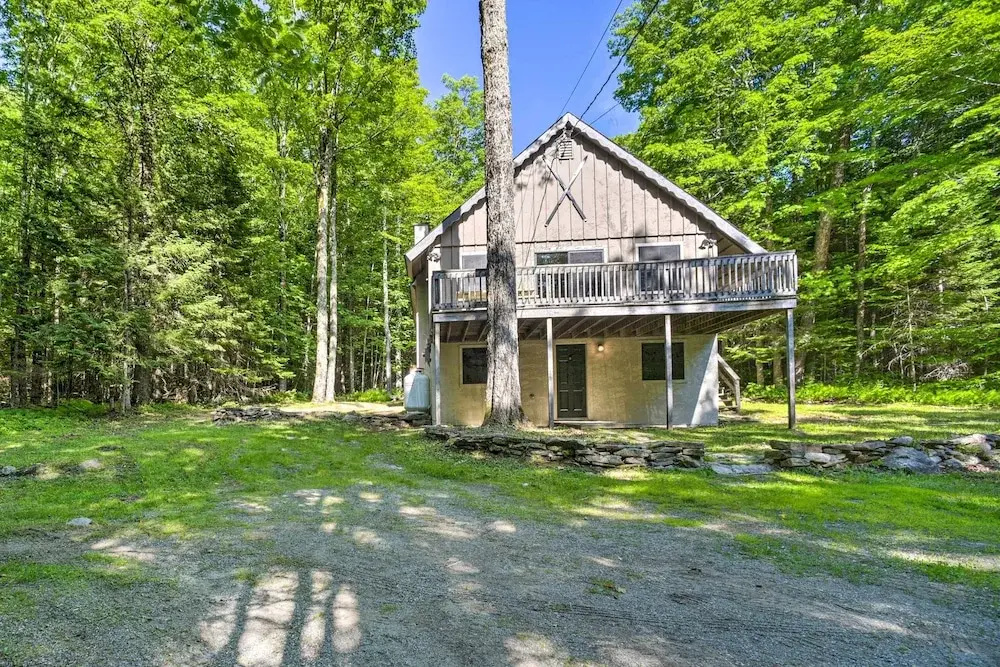 Sleek Cabin w/ Deck, 8 Miles to Mount Snow & Hikes