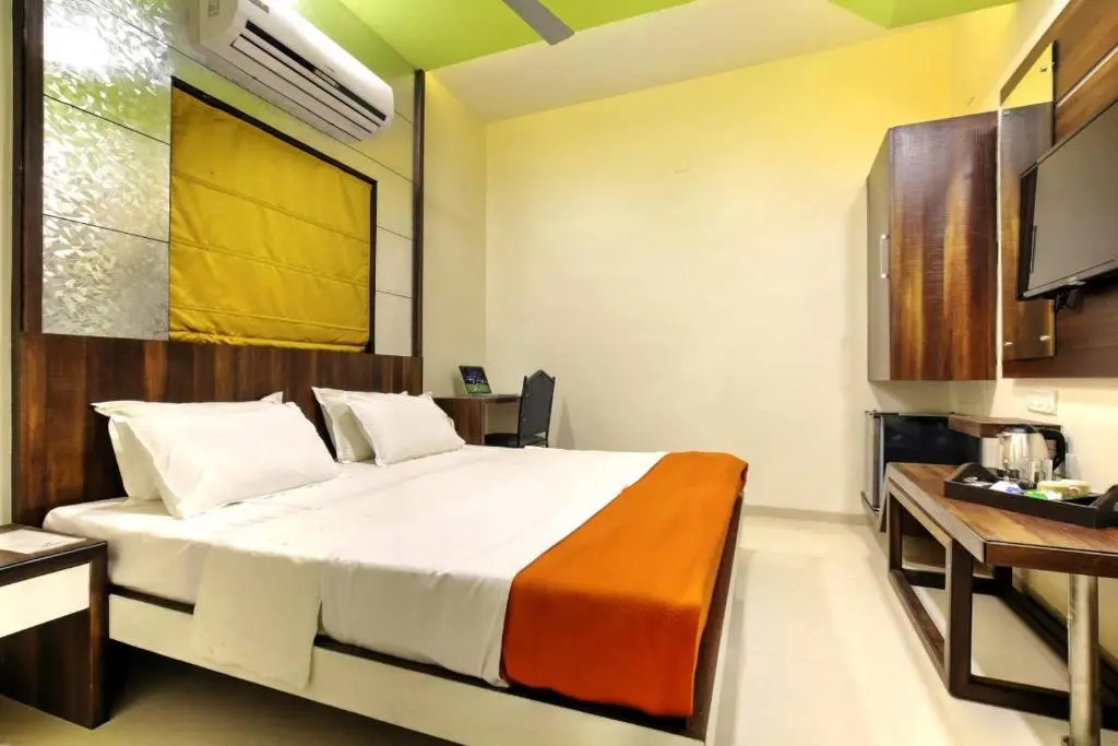 Deluxe Double room (full double bed)