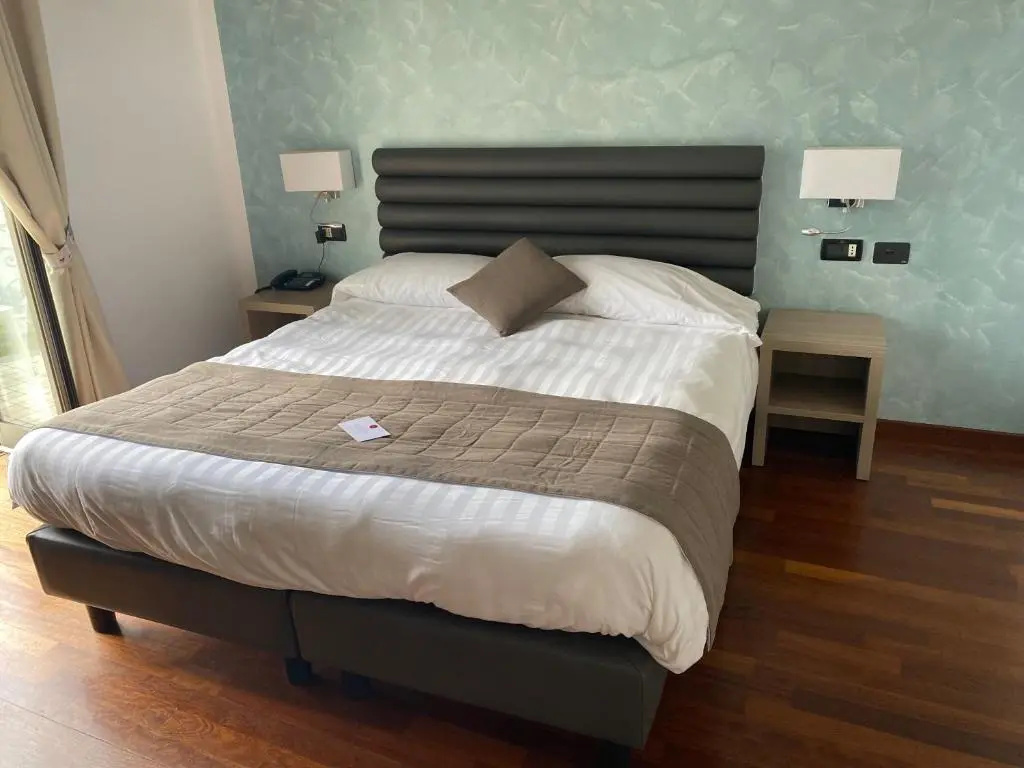 Standard Double room with sea view (full double bed)