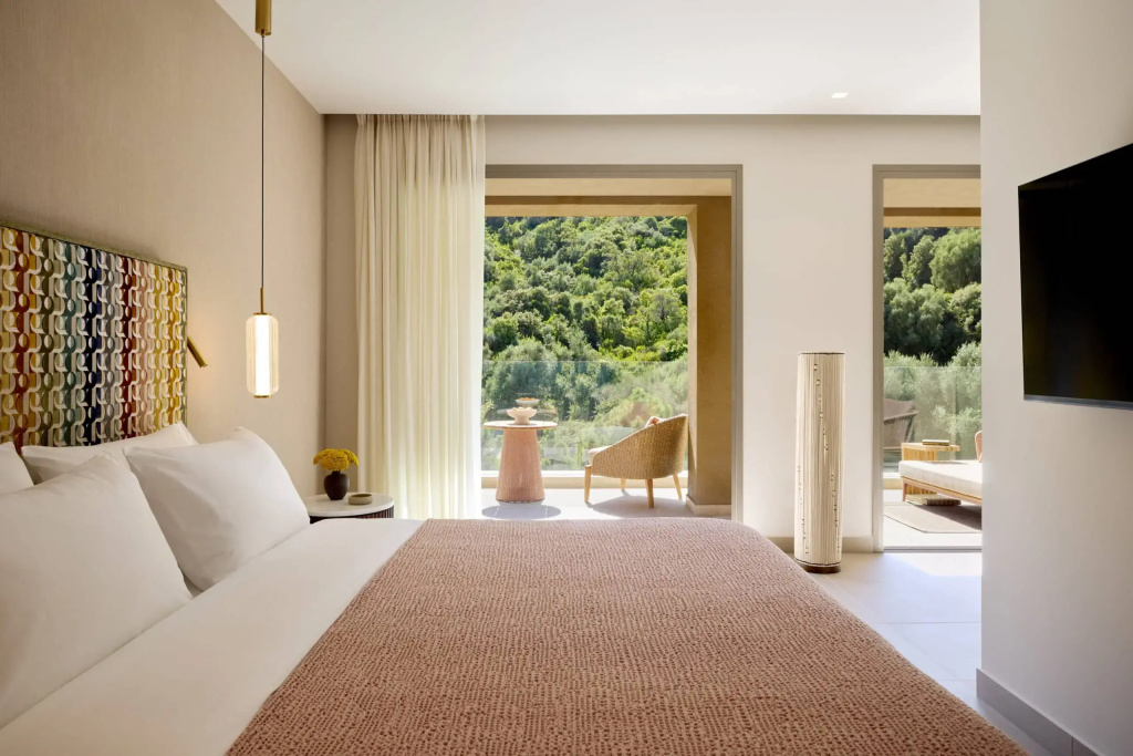 Deluxe room with mountain view