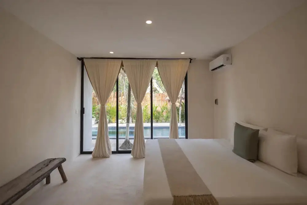 Standard room with pool view