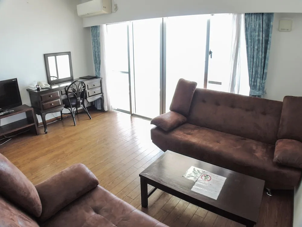 3 Bedrooms Apartment