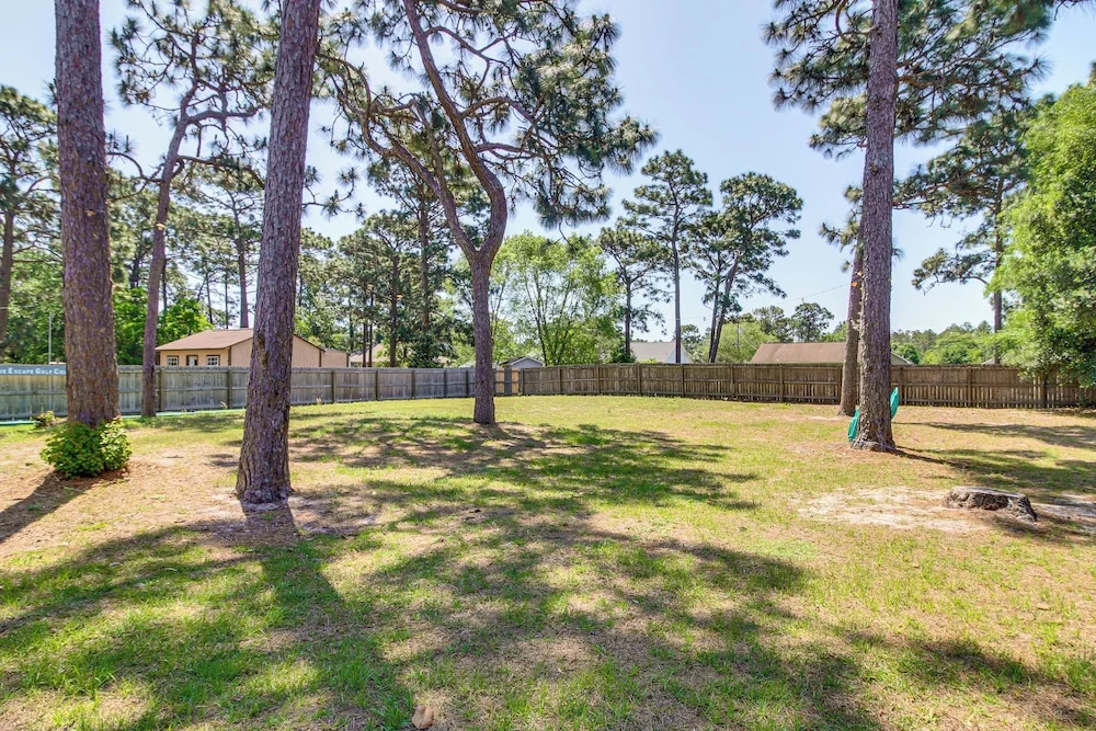 Navarre Home w/ Game Area + Mini Golf Course!