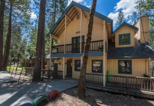 Friends Lodge - 3br/3ba Holiday Home