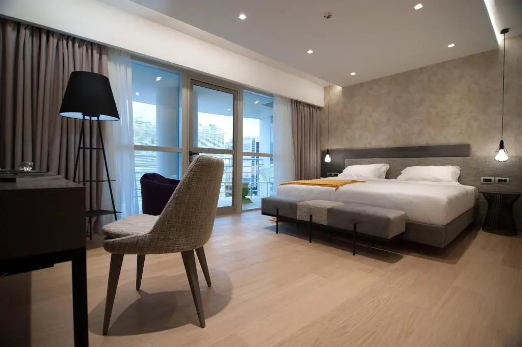 Executive Double room with balcony (full double bed)