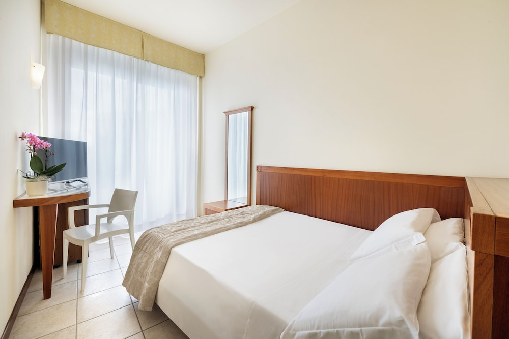 Standard Double room with balcony and with sea view (full double bed)