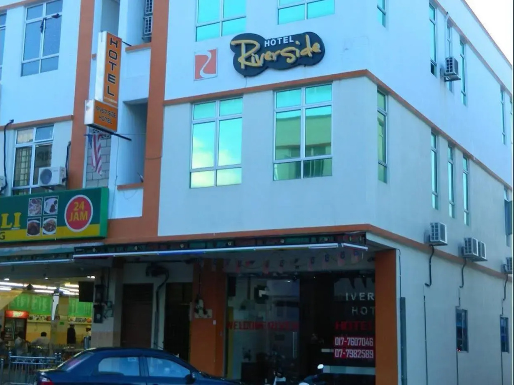 Riverside Hotel