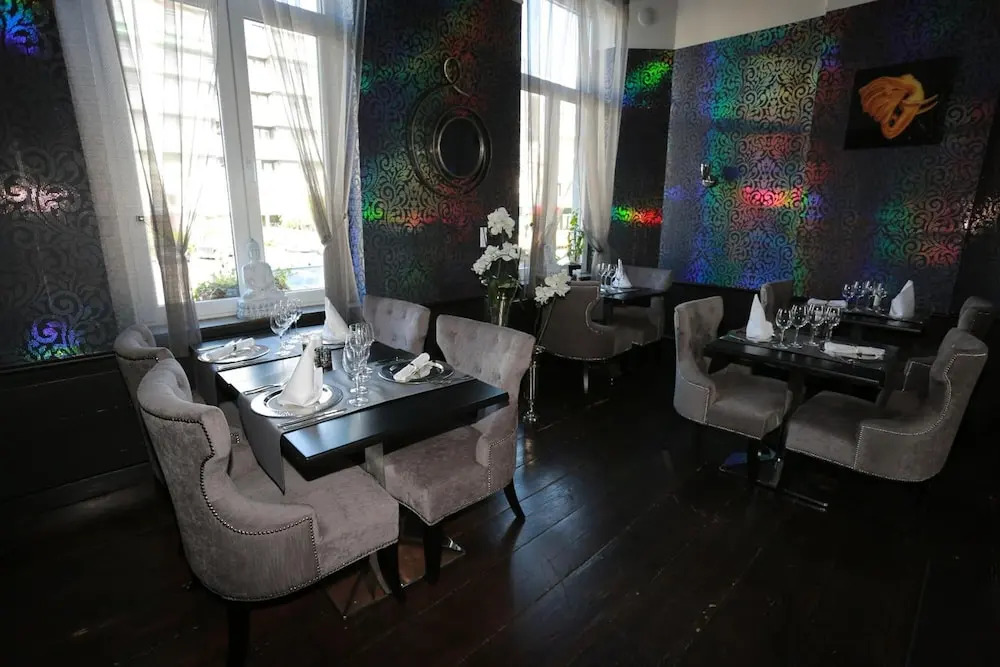 Hotel La Reine - фото 18