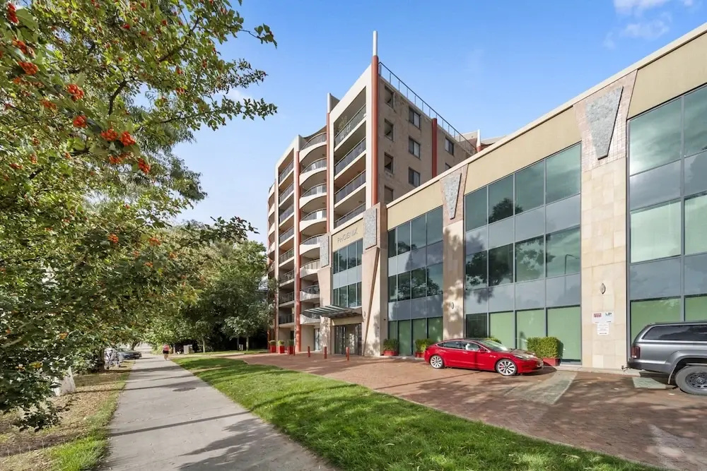 Inner-city 2-bed With Parking, Pool, Gym & BBQ