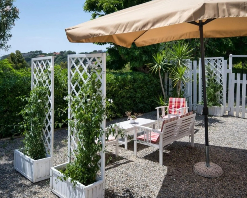 Trilly at Casa Mirto, immersed in the green and blue of the Bay of Morcone, at the foot of the villa-TRILLY DEL MIRTO