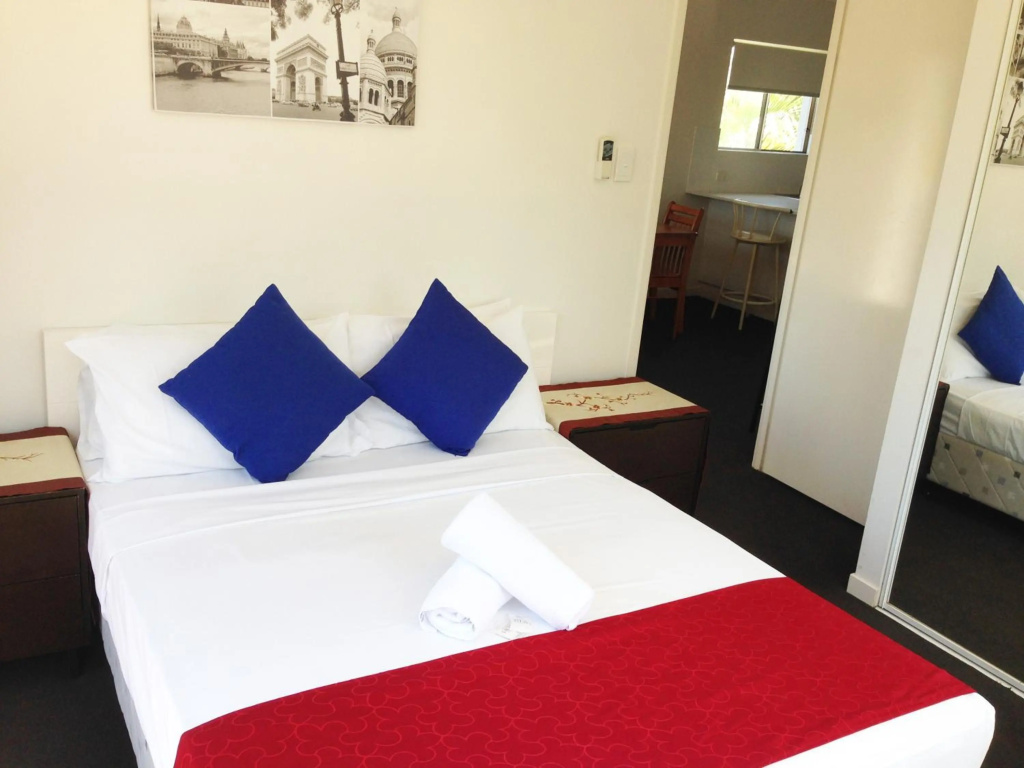 Surfers Riverside Apartments in Gold Coast