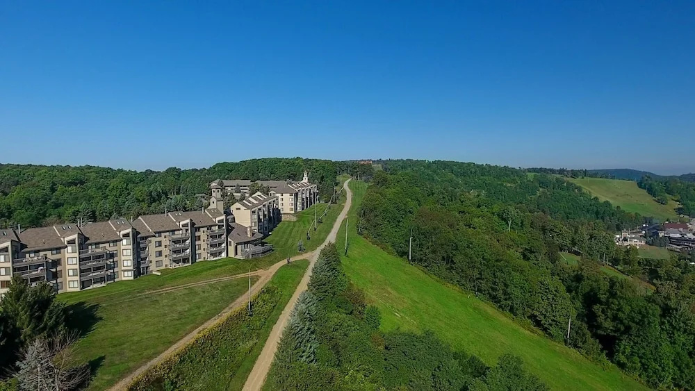 Seven Springs Stoneridge 3 Bedroom Standard Condo - Pet Friendly! by RedAwning