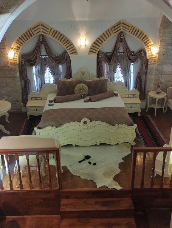 Grand Double room (full double bed)