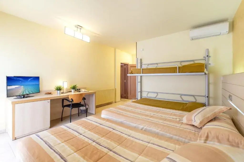 Standard Quadruple room