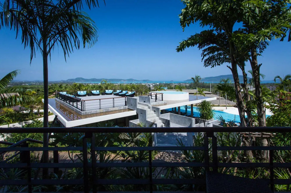 Beach & Waterfront