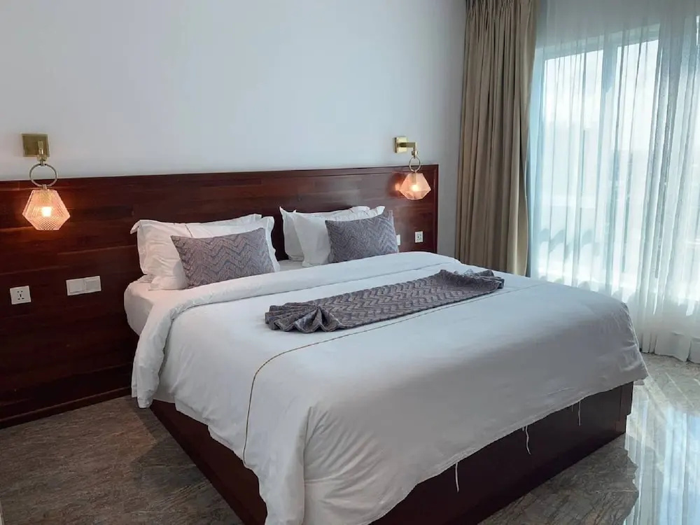 Deluxe Double room (full double bed)