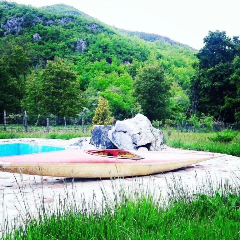 雙臥室連泳池景觀別墅 (shuāng wǔ shì lián yíng chí jǐngkuān biéshù)