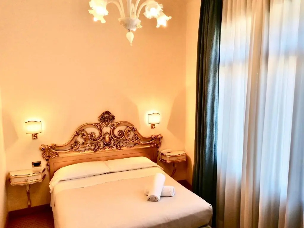 Superior room with canal view