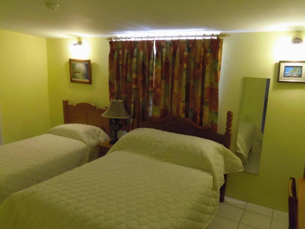 Airport Inn by null