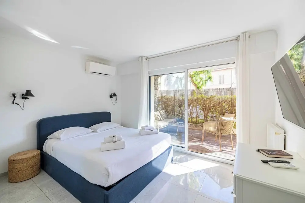 Charming Apartment With Large Terrace