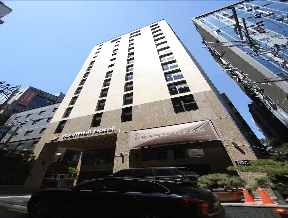 Richwell Hotel