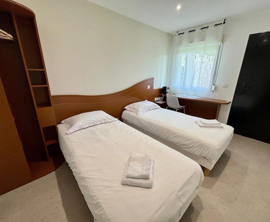 Halte Hotel — 2