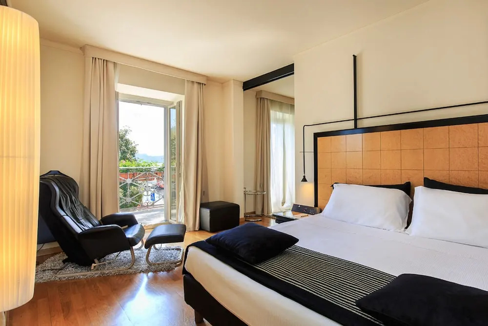 Junior Suite with balcony and with lake view