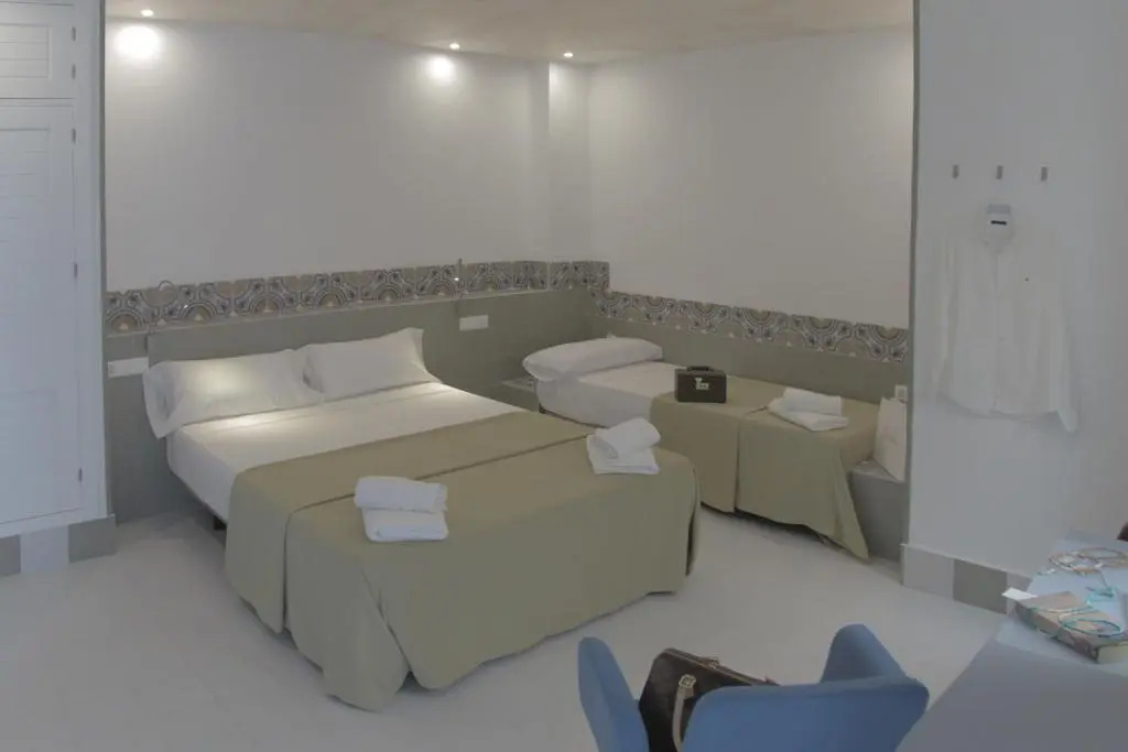 Standard Triple room